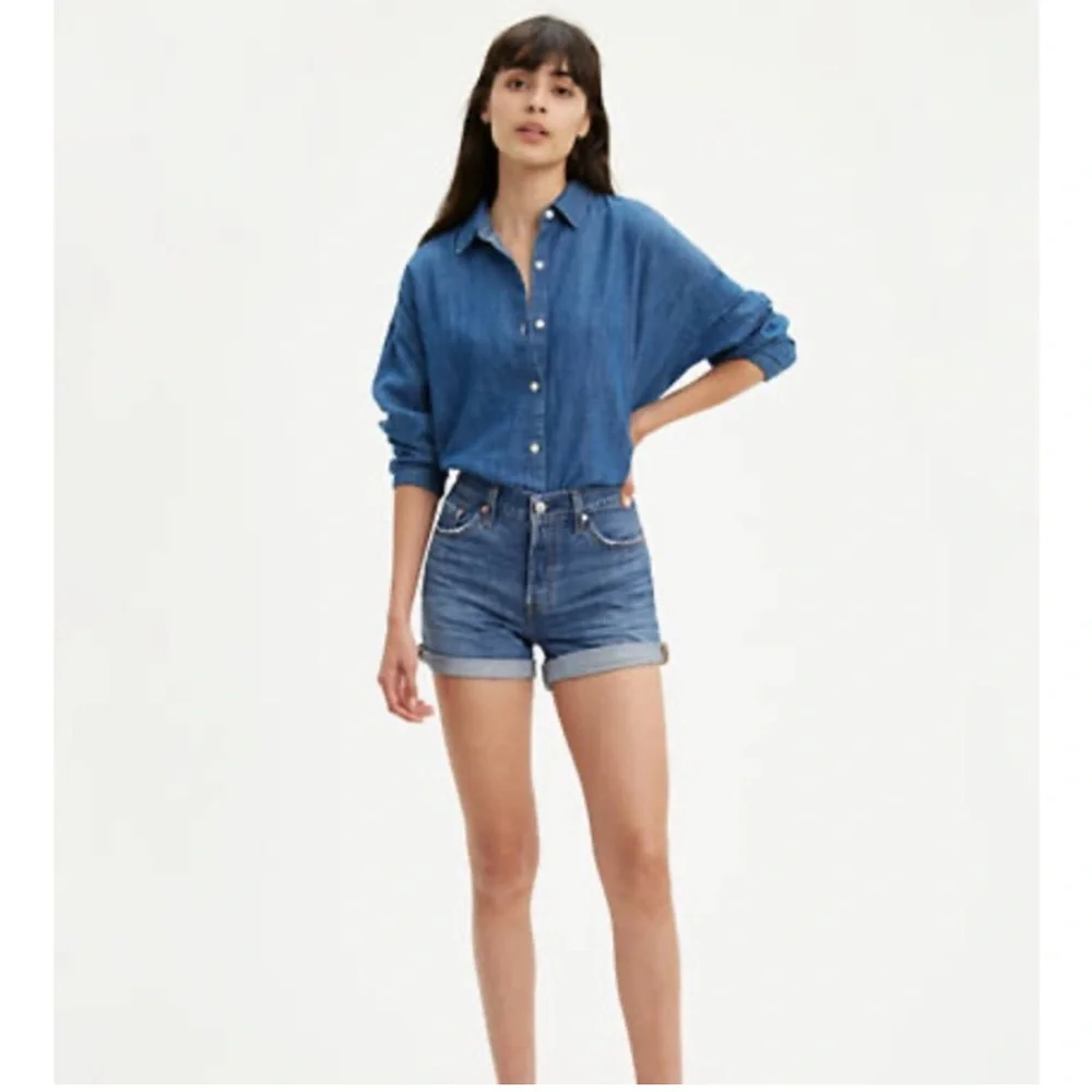 Levi’s Premium 501 Long Women’s Shorts NWT Denim Dark Wash Mid Rise Size 28
